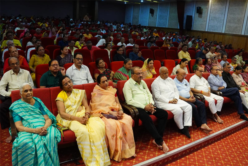 जिनका दिल रुपयों में लगा है वह भगवान का भजन क्या करेगा - संत शंभूशरण